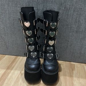 SWING-230 (black short heart buckle boots)